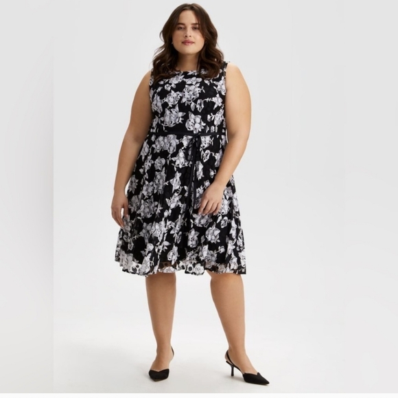 Lane Bryant Dresses & Skirts - Lane Bryant Black and White Floral‎ Midi Dress Size 16